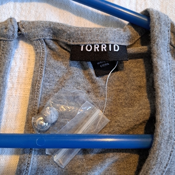 Torrid women's size 0, new has small defect pictured - Picture 6 of 10